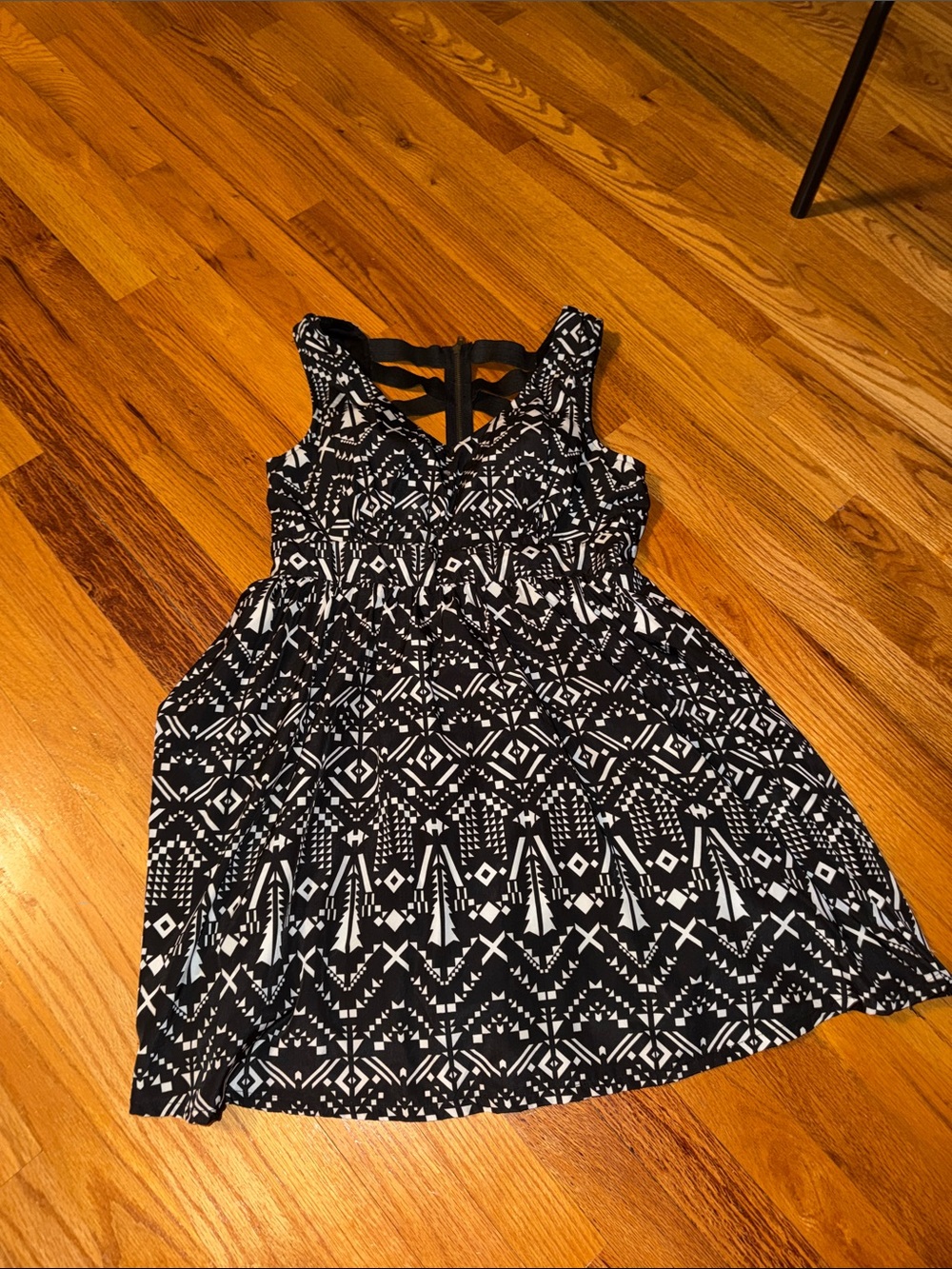 Rachael & Chloe Black and White Geometric Print Sleeveless Dress